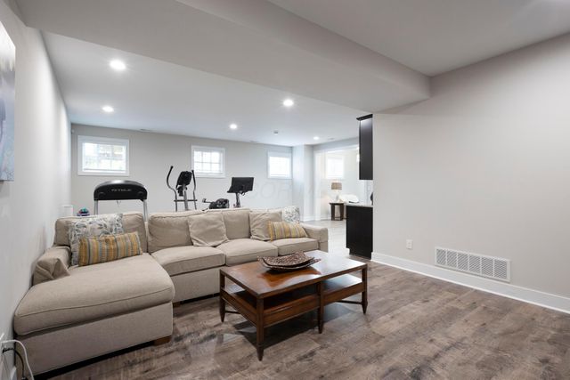 7030 Hanbys Loop, New Albany, OH 43054