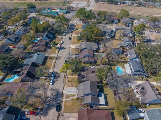 11918 Dorrance Lane, Meadows Place, TX 77477