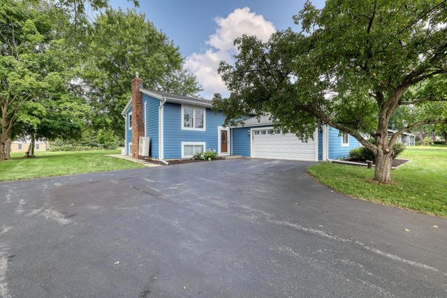 W226N8019 Longview DRIVE, Lisbon, WI 53089
