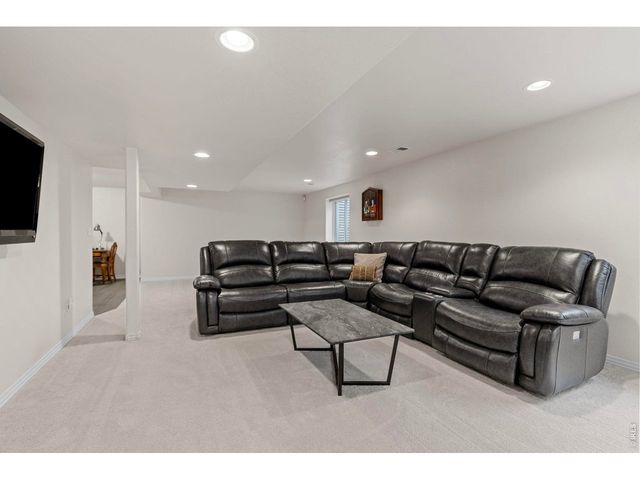 2517 Falcon Dr, Longmont, CO 80503