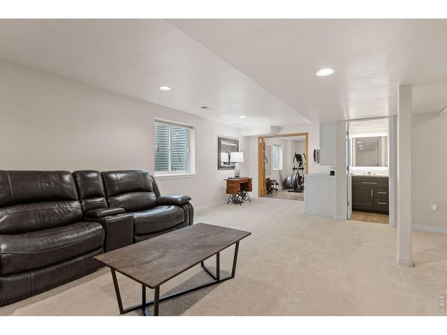 2517 Falcon Dr, Longmont, CO 80503