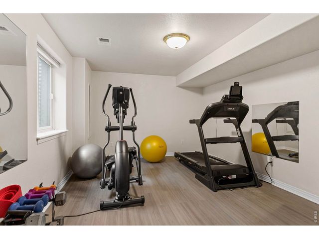 2517 Falcon Dr, Longmont, CO 80503