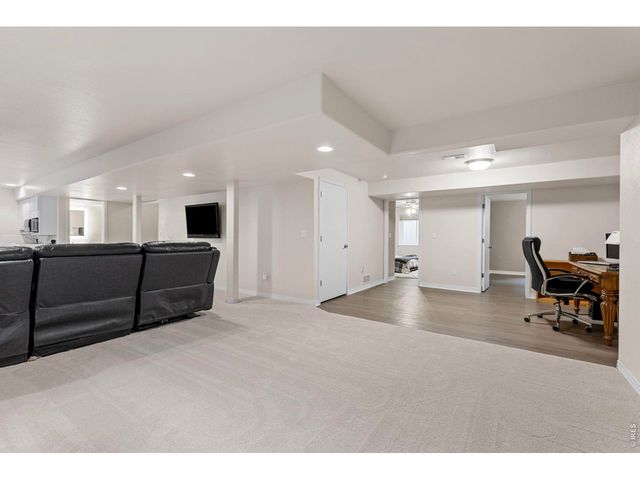 2517 Falcon Dr, Longmont, CO 80503