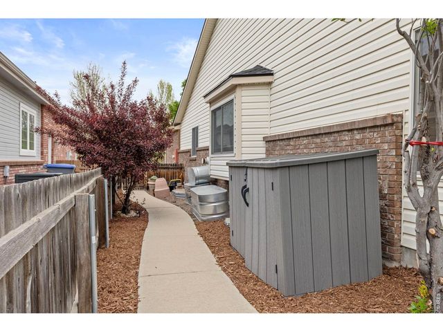 2517 Falcon Dr, Longmont, CO 80503