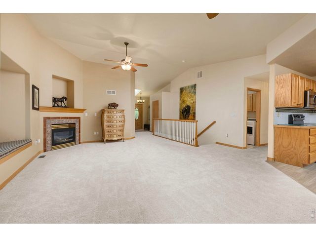 2517 Falcon Dr, Longmont, CO 80503