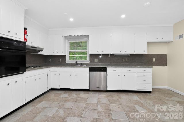 7007 Crossridge Road, Charlotte, NC 28214