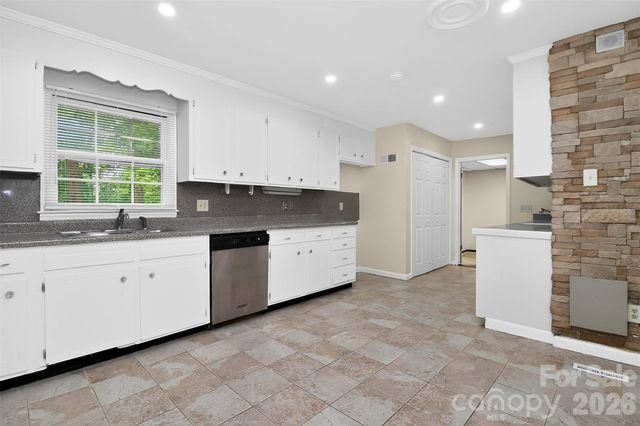 7007 Crossridge Road, Charlotte, NC 28214