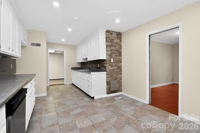 7007 Crossridge Road, Charlotte, NC 28214