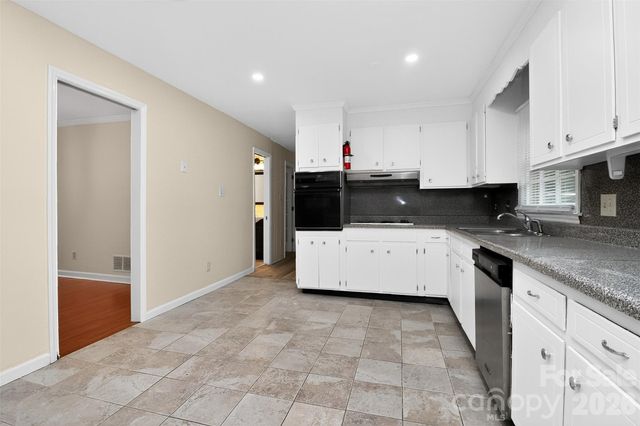 7007 Crossridge Road, Charlotte, NC 28214