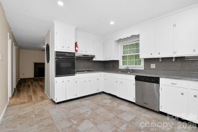 7007 Crossridge Road, Charlotte, NC 28214
