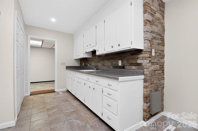 7007 Crossridge Road, Charlotte, NC 28214
