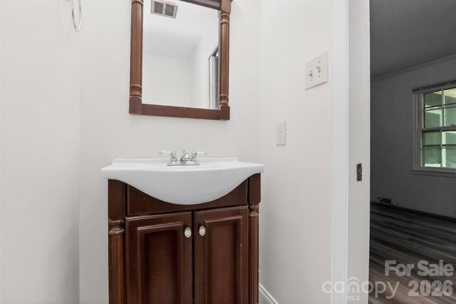 7007 Crossridge Road, Charlotte, NC 28214