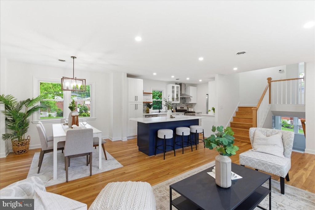 Image 1 of property listing at 944 STARBIT RD, Baltimore, MD 21286