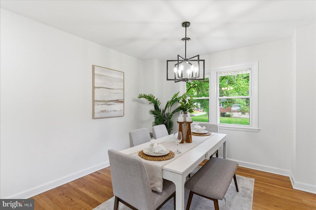 Image 10 of property listing at 944 STARBIT RD, Baltimore, MD 21286