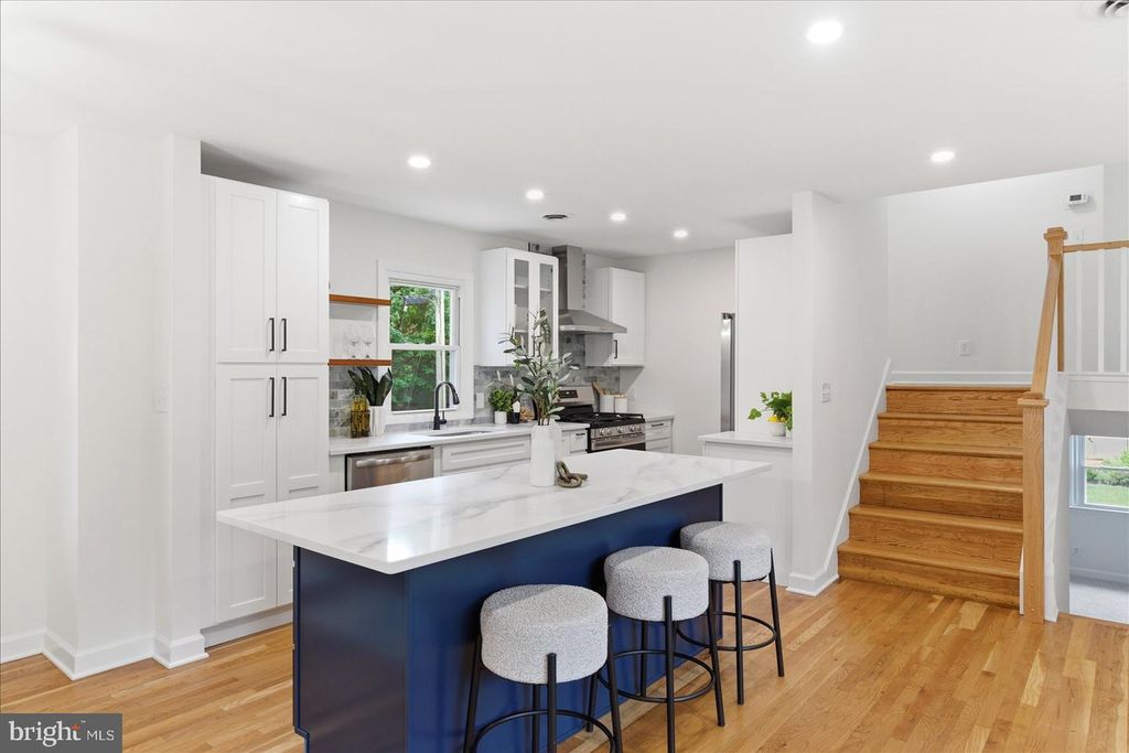 Image 11 of property listing at 944 STARBIT RD, Baltimore, MD 21286