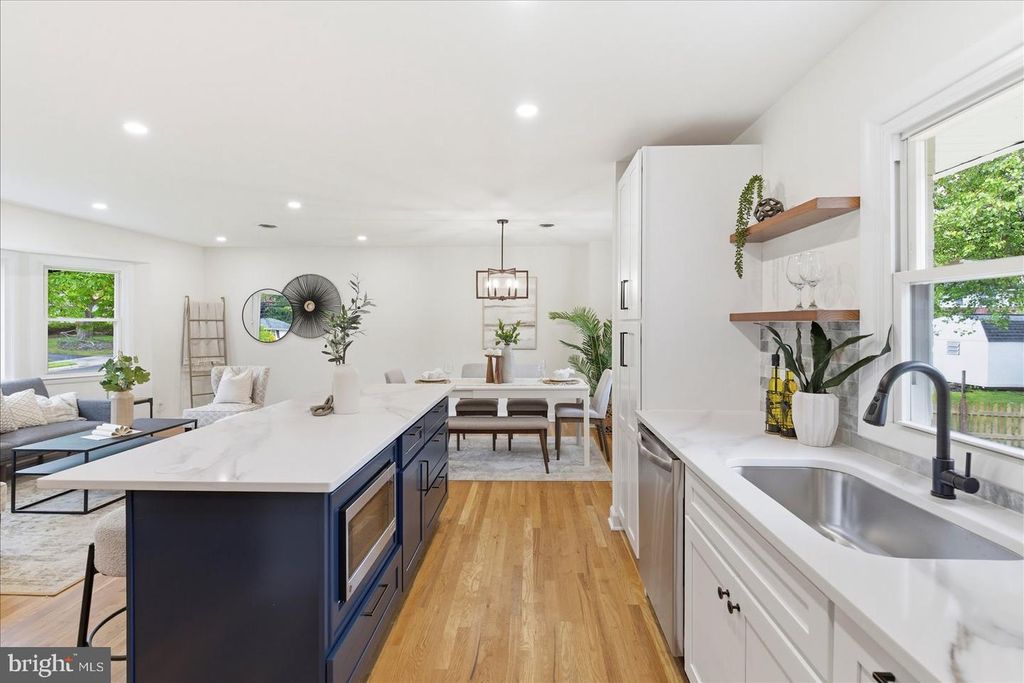 Image 14 of property listing at 944 STARBIT RD, Baltimore, MD 21286