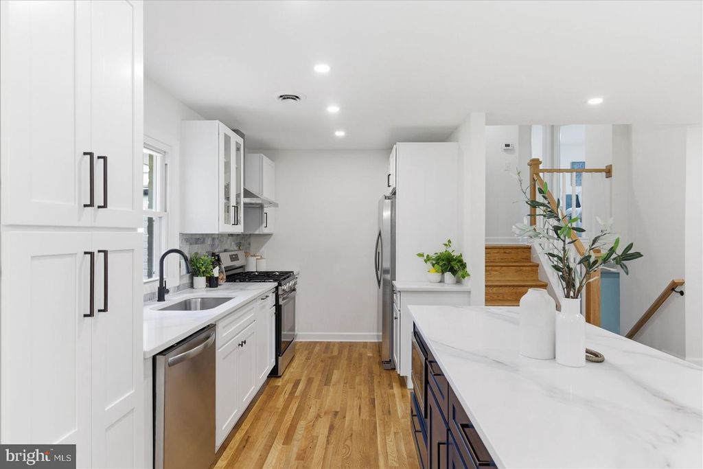 Image 18 of property listing at 944 STARBIT RD, Baltimore, MD 21286