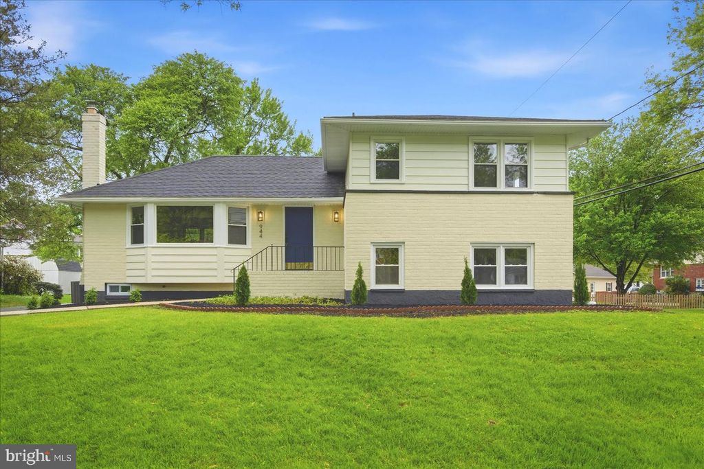 Image 2 of property listing at 944 STARBIT RD, Baltimore, MD 21286