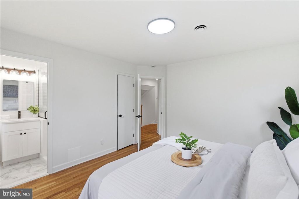 Image 20 of property listing at 944 STARBIT RD, Baltimore, MD 21286