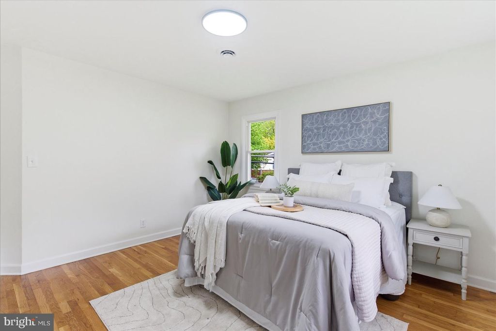 Image 21 of property listing at 944 STARBIT RD, Baltimore, MD 21286