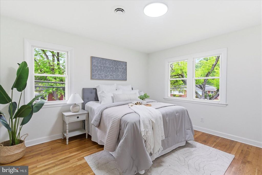 Image 22 of property listing at 944 STARBIT RD, Baltimore, MD 21286