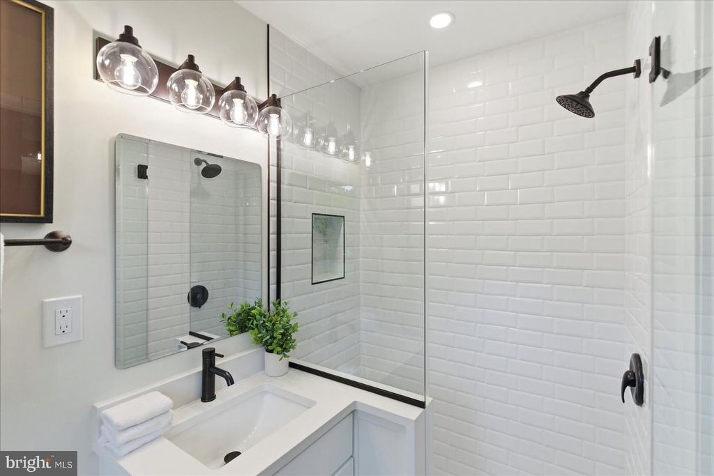 Image 23 of property listing at 944 STARBIT RD, Baltimore, MD 21286