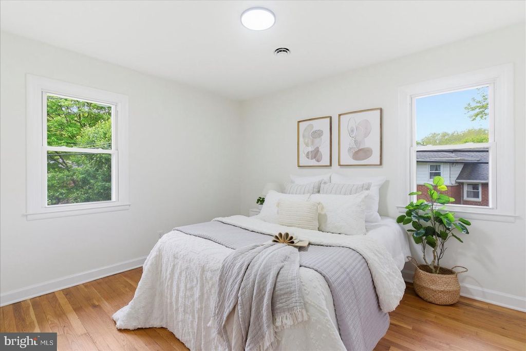 Image 25 of property listing at 944 STARBIT RD, Baltimore, MD 21286