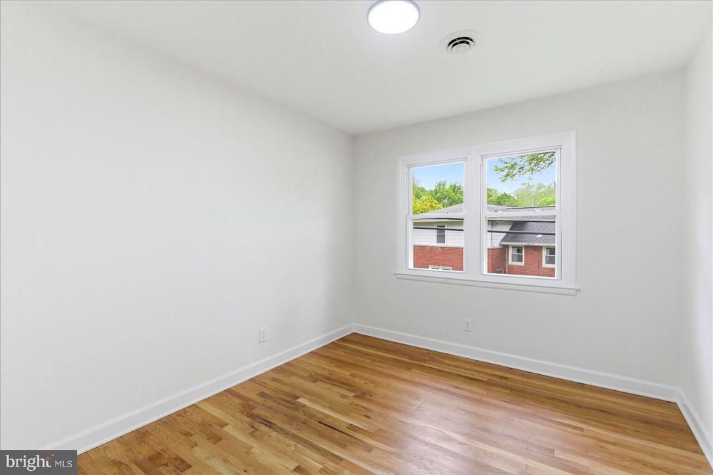 Image 30 of property listing at 944 STARBIT RD, Baltimore, MD 21286