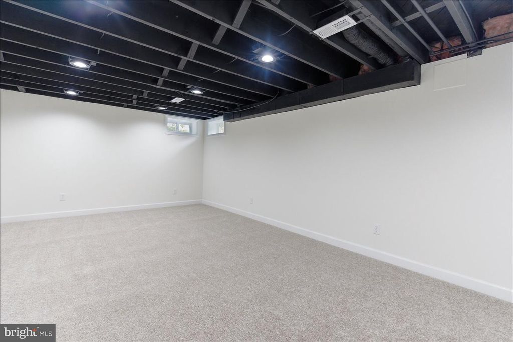 Image 39 of property listing at 944 STARBIT RD, Baltimore, MD 21286