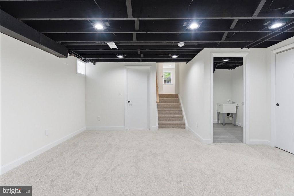 Image 40 of property listing at 944 STARBIT RD, Baltimore, MD 21286