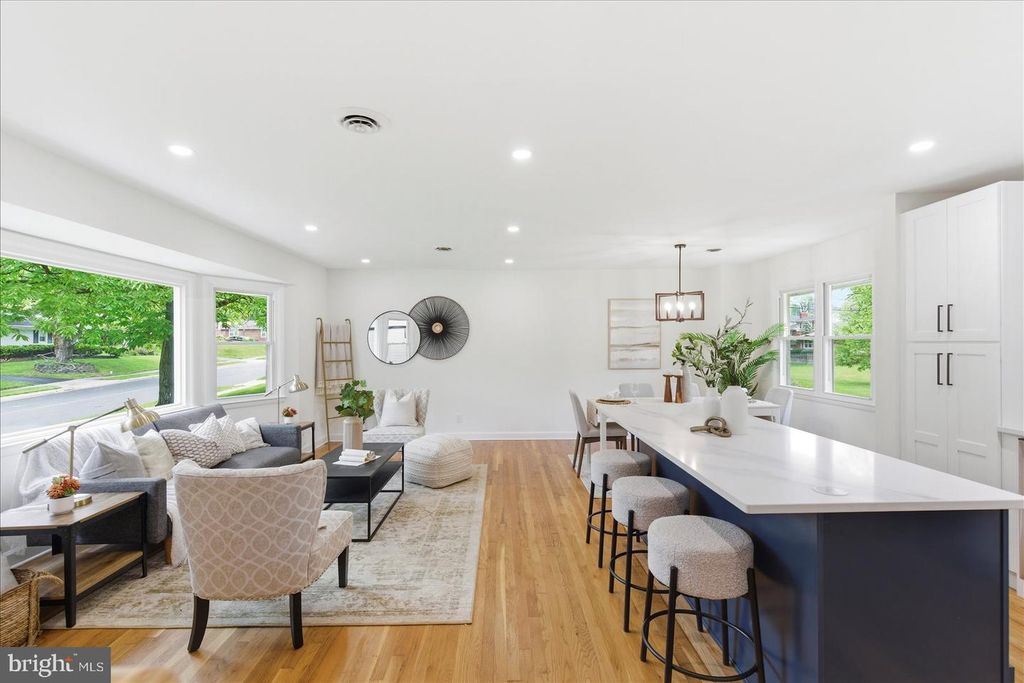 Image 9 of property listing at 944 STARBIT RD, Baltimore, MD 21286