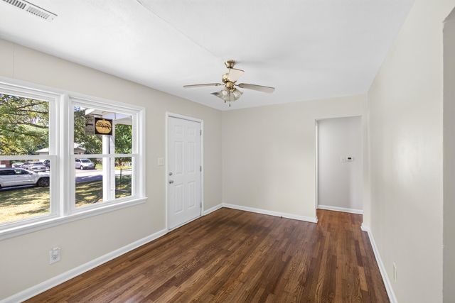 2120 N Fort Avenue, Springfield, MO 65803