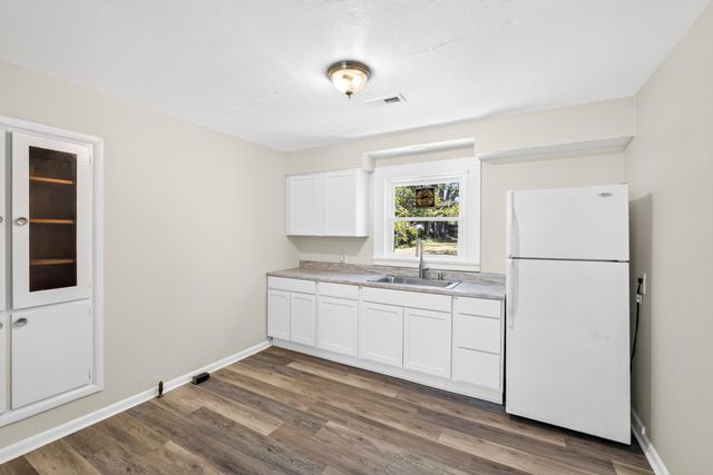2120 N Fort Avenue, Springfield, MO 65803