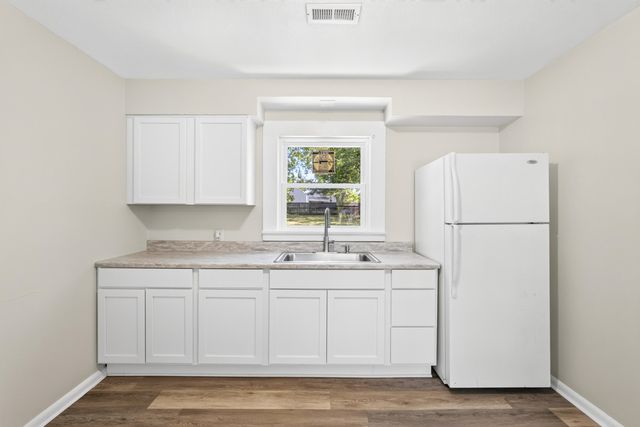 2120 N Fort Avenue, Springfield, MO 65803