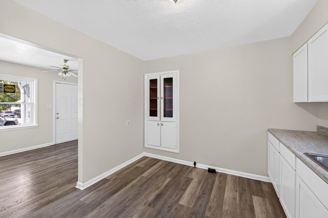 2120 N Fort Avenue, Springfield, MO 65803