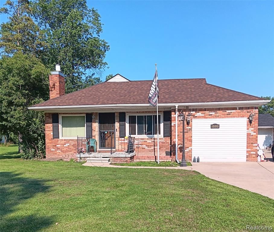 1002 Minnesota Avenue, Troy, MI 48083