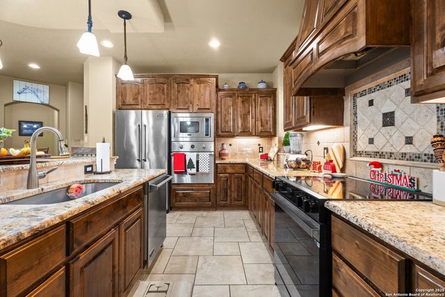 113 Eden Crossing, Adkins, TX 78101