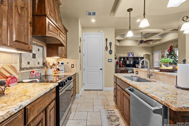 113 Eden Crossing, Adkins, TX 78101