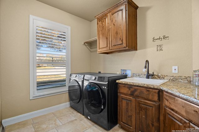 113 Eden Crossing, Adkins, TX 78101