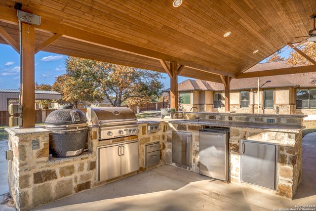 113 Eden Crossing, Adkins, TX 78101