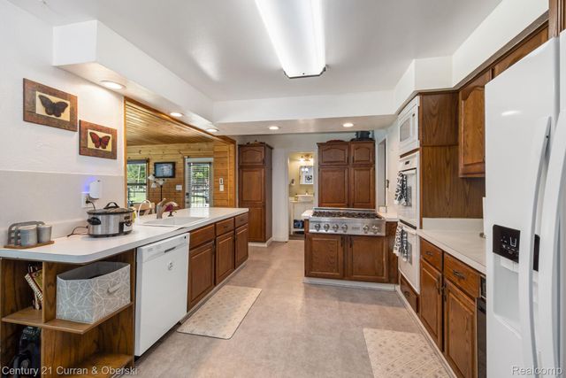 37480 Rhonswood Drive, Farmington Hills, MI 48167