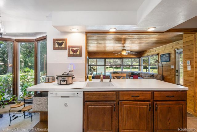 37480 Rhonswood Drive, Farmington Hills, MI 48167