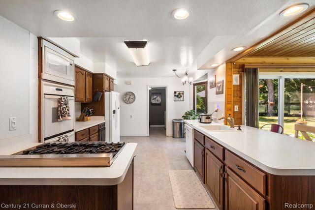 37480 Rhonswood Drive, Farmington Hills, MI 48167