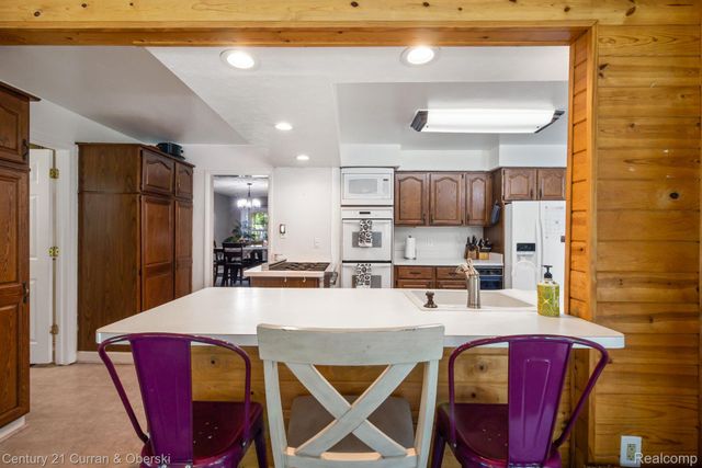 37480 Rhonswood Drive, Farmington Hills, MI 48167