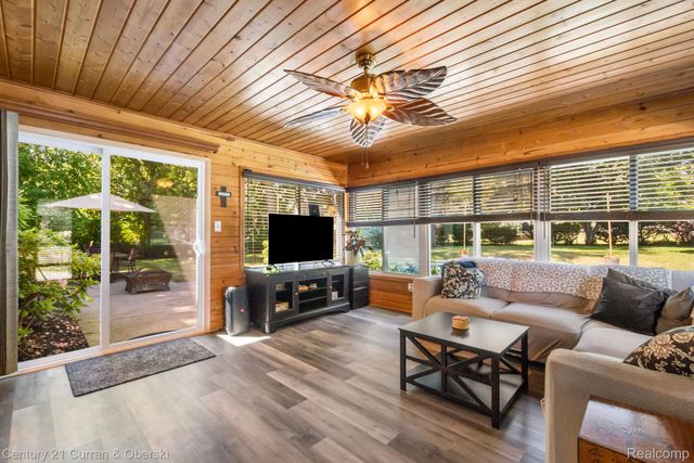 37480 Rhonswood Drive, Farmington Hills, MI 48167