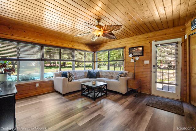 37480 Rhonswood Drive, Farmington Hills, MI 48167