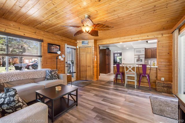 37480 Rhonswood Drive, Farmington Hills, MI 48167