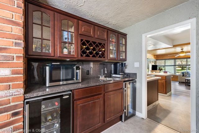 37480 Rhonswood Drive, Farmington Hills, MI 48167