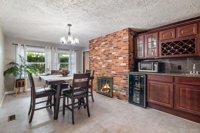 37480 Rhonswood Drive, Farmington Hills, MI 48167