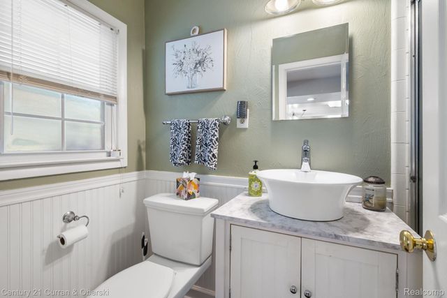 37480 Rhonswood Drive, Farmington Hills, MI 48167